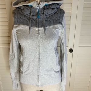 Lululemon hoodie grey with teal detail perfect for spring